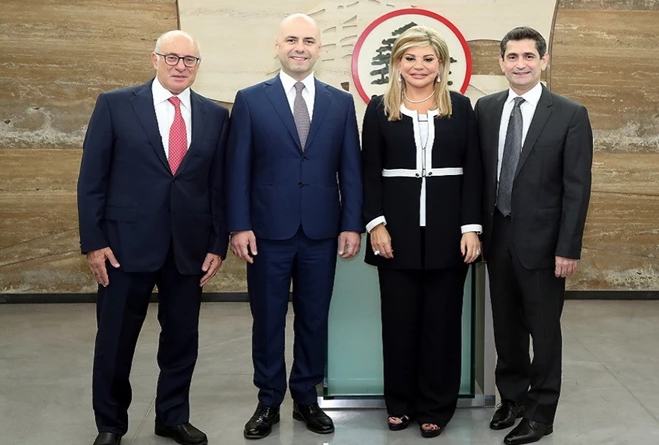 Image accompanying هل تتمسك القوات اللبنانية باللاجئين السوريين لجني أرباح مالية؟